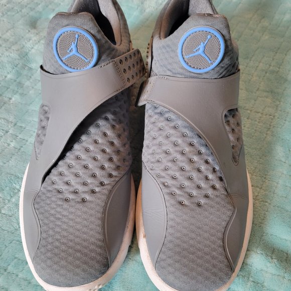 JORDAN BRAND MENS SNEAKERS IN NORTH CAROLINA TARHEELS COLORS - Picture 7 of 7